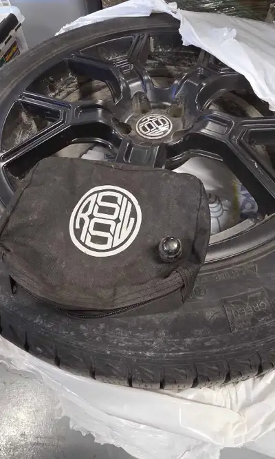 4 winter tires bolt patter 5 x108 - 235 / 55 / R19 Bought just last year these are great winter tire...