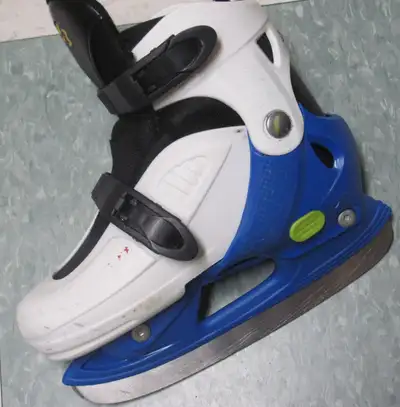 Kid's SKATES Adjustable Size: J13, 1, 2, 1.5 (Dwight-Muskoka), View more