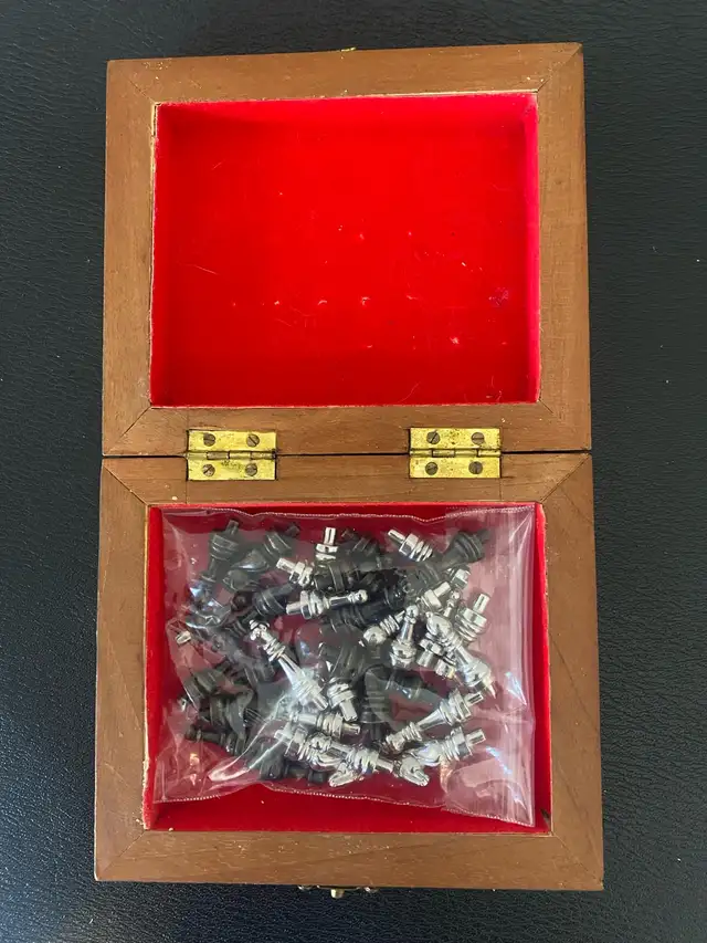 vintage inlaid travel wood folding chess with metal pieces. in Toys & Games in Markham / York Region - Image 10