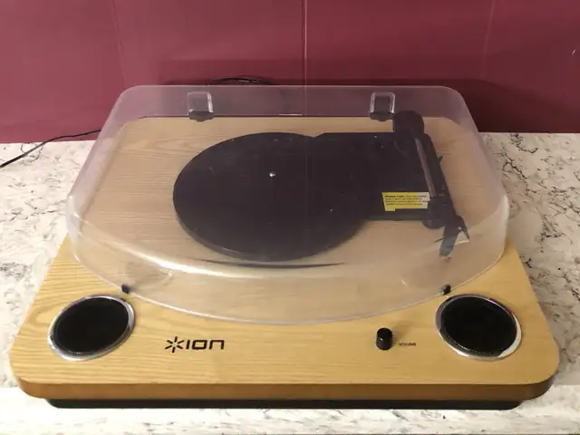 ION Audio Max LP - turntable in General Electronics in Mississauga / Peel Region - Image 3