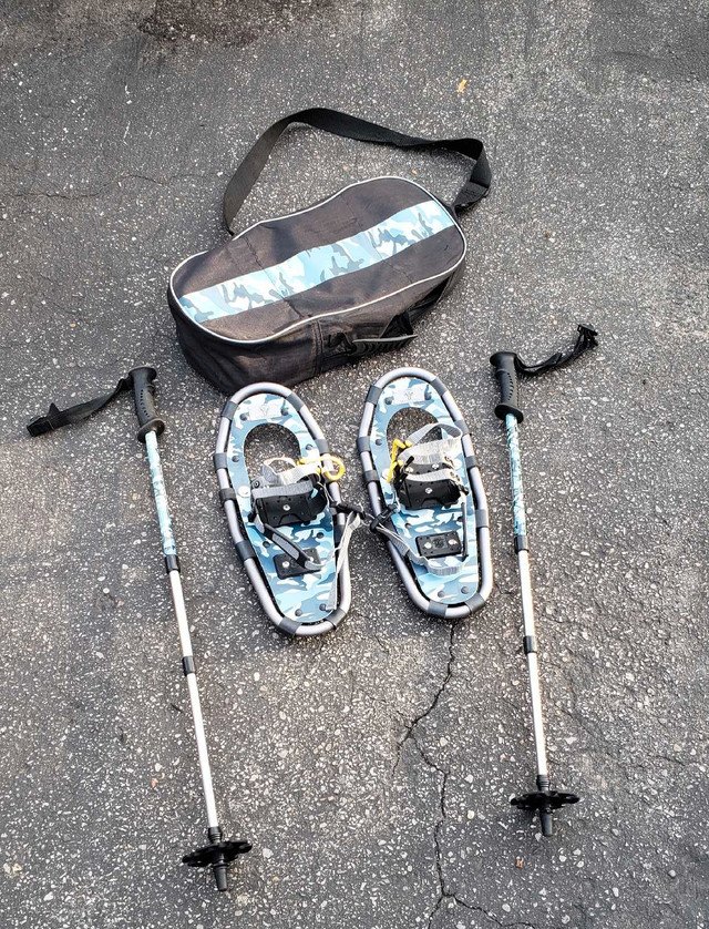 New  16" Snowshoes with Poles and Carry Storage Bag $90 in Ski in Barrie - Image 4