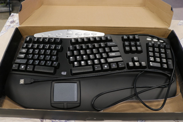 Adesso Tru-Form Pro Contoured Ergonomic Keyboard  (4390) in Mice, Keyboards & Webcams in City of Halifax - Image 4