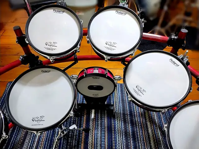 " Roland-V-Drum-Pad and Rack Kit - Or Part Out" in Drums & Percussion in Belleville - Image 11