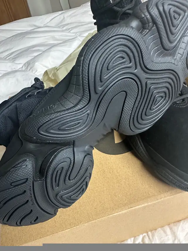 Yeezy 500 - Utility Black - size 9.5 - ($500) in Men's Shoes in City of Toronto - Image 3