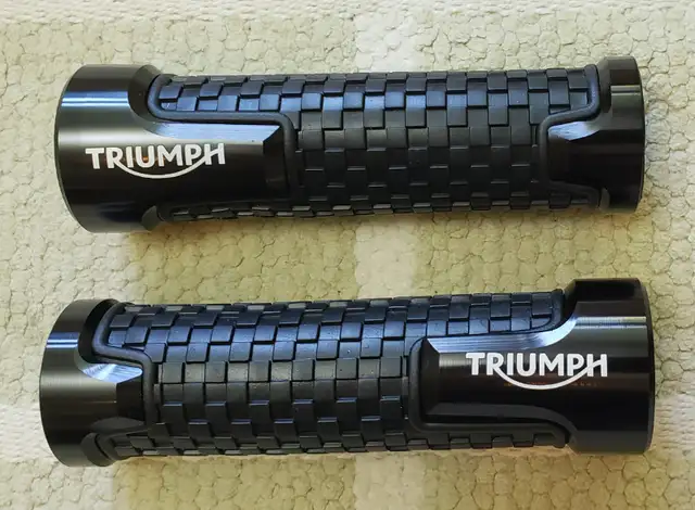 Triumph Motorcycle Handlebar Grips in Motorcycle Parts & Accessories in City of Toronto - Image 5