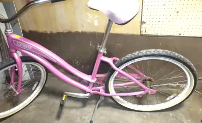 Giant Cruiser Lady/Girls Bike- Pink In Color comes with kick sta, View more