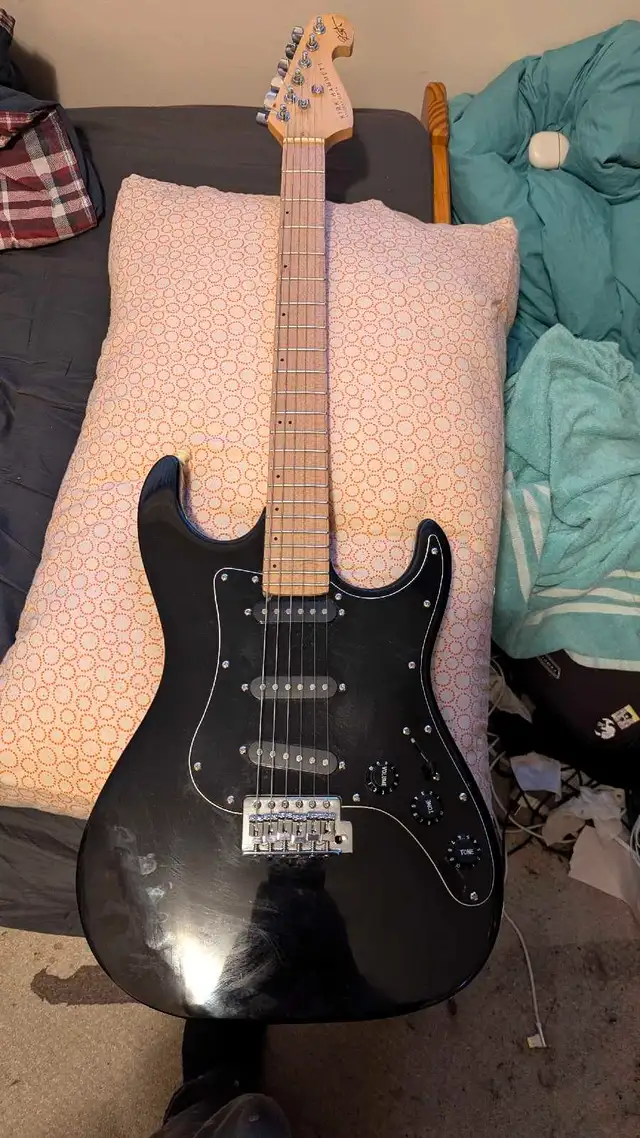 Stratocaster Electric Guitar in Guitars in Vancouver - Image 3