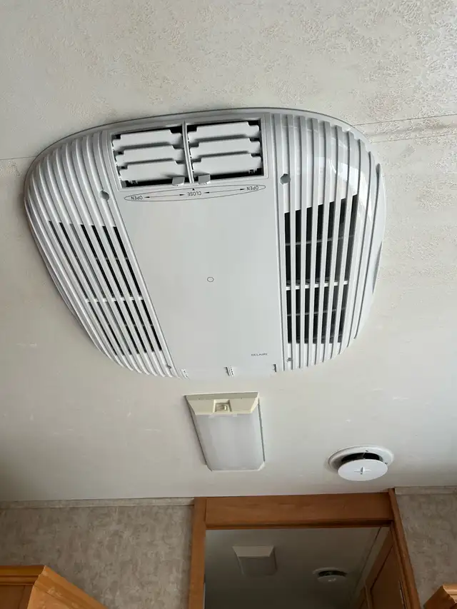 RV Air conditioners with heat pump in RVs & Motorhomes in Vernon - Image 4