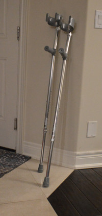 Forearm crutches