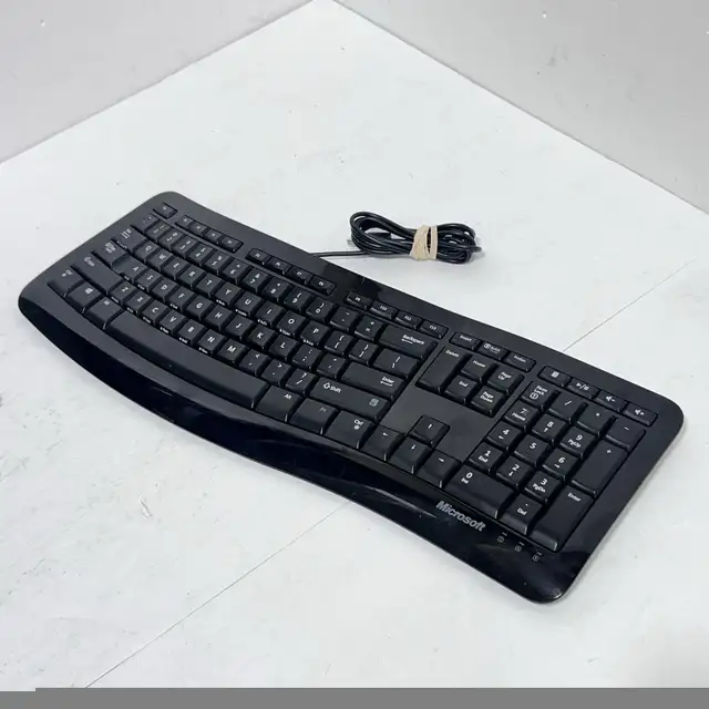 Microsoft Comfort Curve 3000 Keyboard wired usb  in Mice, Keyboards & Webcams in Winnipeg - Image 3