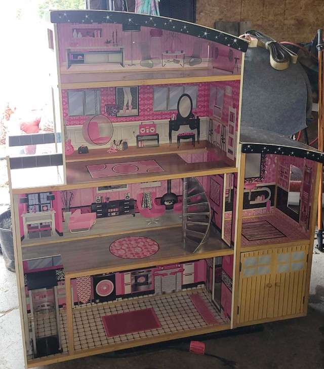 Doll House  in Toys & Games in Sudbury