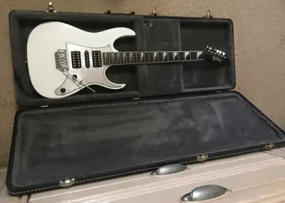 Ibanez Gio Metallic White w/ Tremolo Bridge & Hard case, View more