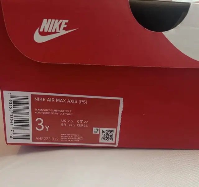 Nike Air Max Axis GS Running Trainers AH5222 Sneakers Shoes in Women's - Shoes in Kitchener / Waterloo - Image 4