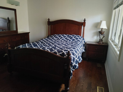 Private room with en suite bathroom available in Bayview area