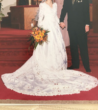 White wedding dress in excellent condition