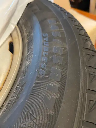 Michelin Lattitude winter tires, steel rims. TPMS pressure sensors. 245/65 R17