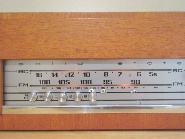 MID CENTURY MODRERN 1968 NORDMENDE SPECTRA PHONIC C RADIO in General Electronics in City of Toronto - Image 3