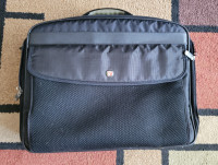 Laptop bag fits up to 17-inch laptops