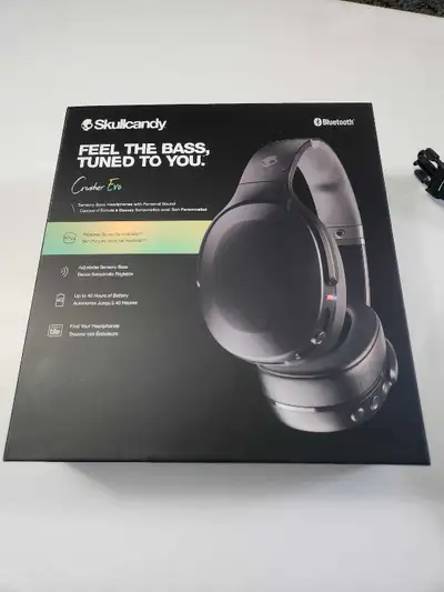These are in absolutely awesome condition and very well taken care of. Bluetooth/Wireless but also c...