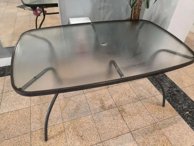  Large Outdoor Patio Table | Tempered Glass Top | 155 × 95 cm in Patio & Garden Furniture in City of Montréal - Image 6