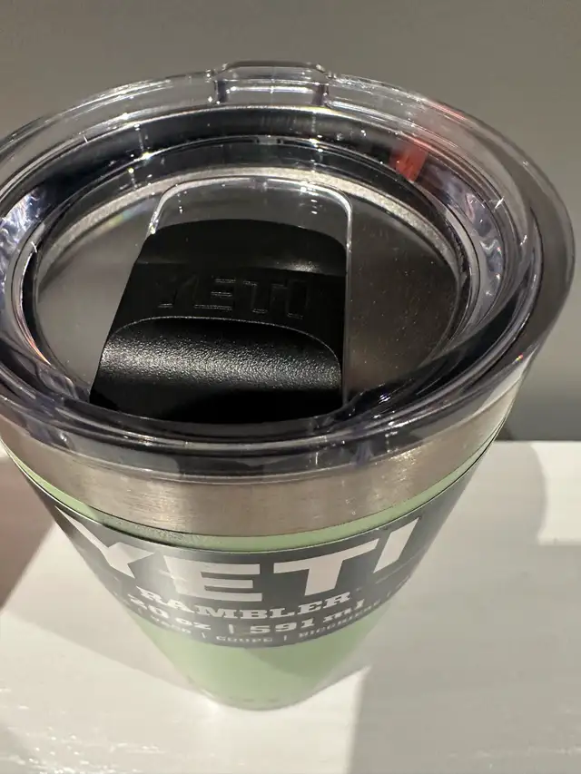 Yeti Rambler 20oz in Kitchen & Dining Wares in Oshawa / Durham Region - Image 3
