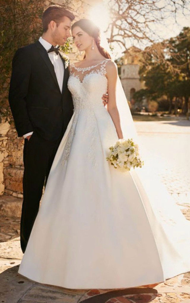 Wedding Dress: Essence of Australia  D2152*brand new-never worn* in Wedding in Oakville / Halton Region - Image 3