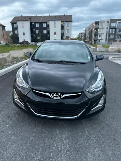 Hyundai Elantra Berline 4 portes, boîte automatique, GL 2016, affiché à 140 586 km, propose une cond...
