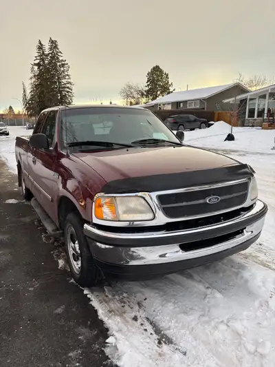 1998 Ford F150 XL 4.2 Litre V6 Rear Wheel Drive Odometer: 293,000kms Very Clean inside and out. Runs...