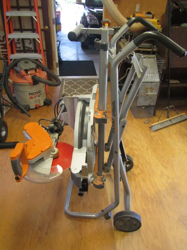 RIGID – 12 inch Sliding Compound Miter Saw/Utility Vehicle in Power Tools in Muskoka - Image 4