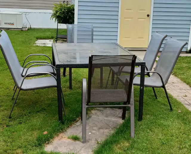 Outdoor Table and Chairs62863739135747122
