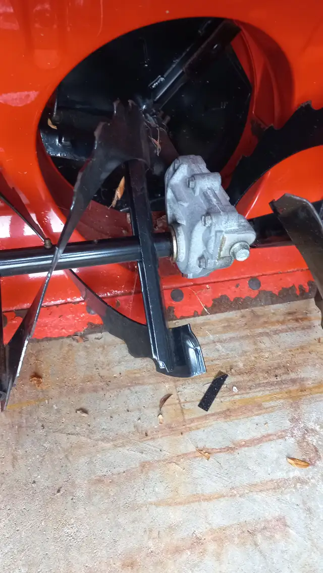 Snow blower in Snowblowers in Markham / York Region - Image 17