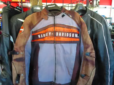 Harley Davidson Motorcycle Jacket 2 In 1 Zips Off For Summer Jacket Size Large - $160 (needs Cleanin...