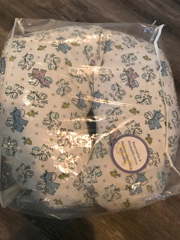 Nursing Pillow in Feeding & High Chairs in Kitchener / Waterloo