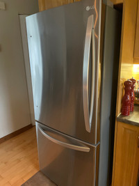 Réfrigérateur LG 2023 garantie! Presque Neuf!