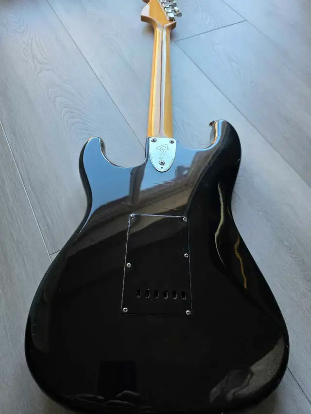 1979 Fender Stratocaster in Guitars in Oakville / Halton Region - Image 8