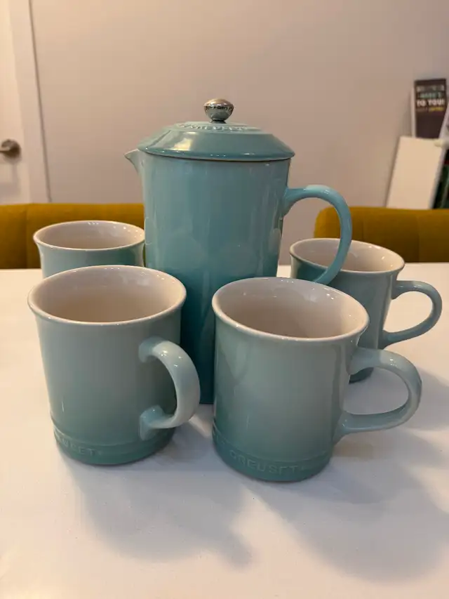Le Creuset French Press with 4 Mugs Set in Kitchen & Dining Wares in Calgary - Image 4