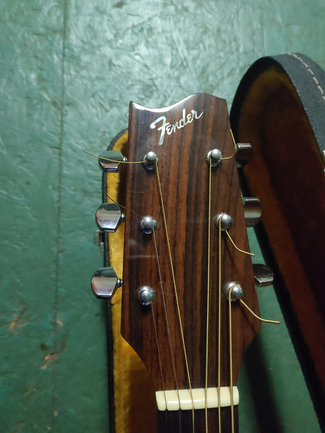 Left handed acoustic fender guitar  in Guitars in Kingston - Image 2
