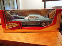 1:24 SCALE DIE-CAST 1970 DODGE CHALLENGER RT - TURQUOISE - JL