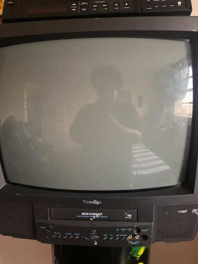 Toshiba CRT Tv/Vcr Combo Works Great! in TVs in City of Halifax - Image 2