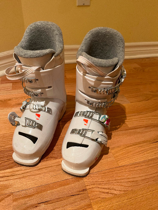 Ski boots. Rossignol.  Like new.  Size 23,5 in Ski in Oakville / Halton Region