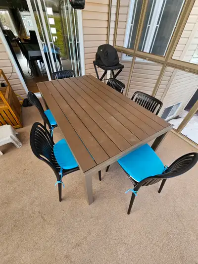Set de table et 4 chaises de patio, View more