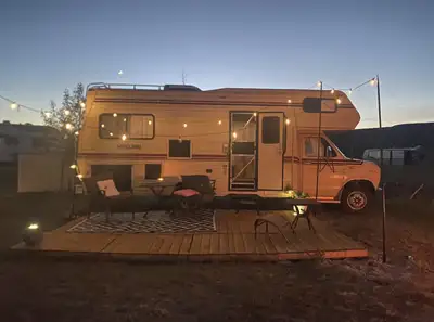 Step back in time with this beautifully renovated 1987 Vanguard motorhome! It's ready for its next a...