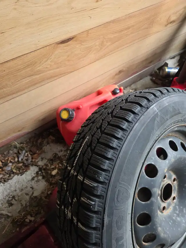 Winter force winter tires and rims off a 2215/60/R16 in Tires & Rims in Mississauga / Peel Region - Image 7