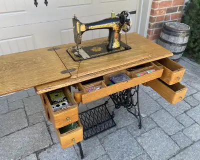 Like New, 1915 Working, Antique Singer Treadle Sewing Machine (Model 66 Lotus). Plus Accessories. Wo...