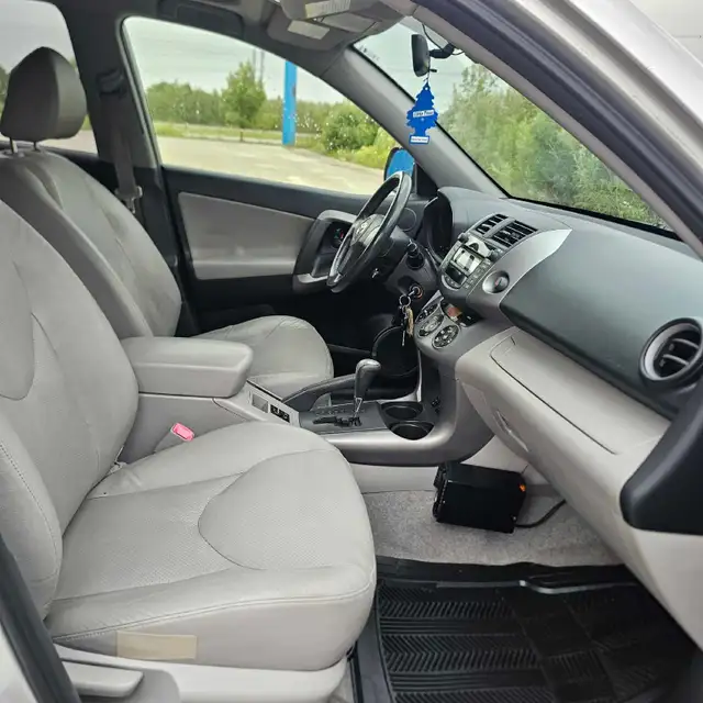 2007 Toyota Rav 4 in Cars & Trucks in Winnipeg - Image 10