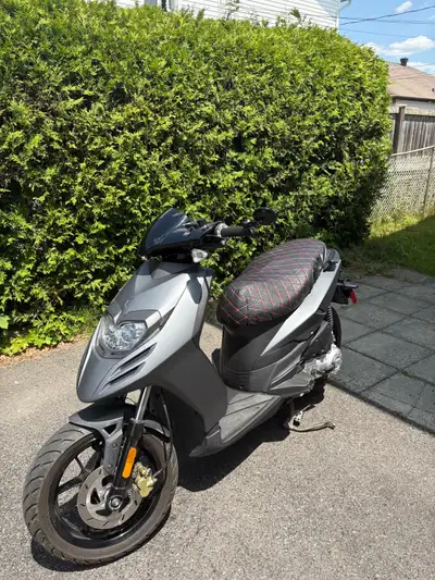 Piaggio typhoon 2023 4200km acheter neuf l annee passé