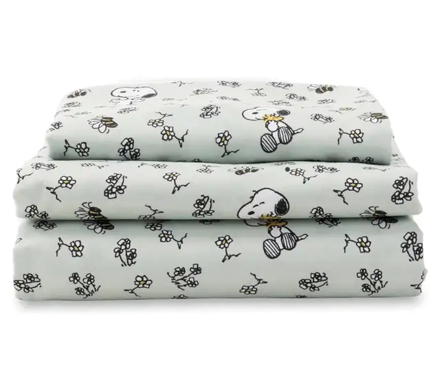 Peanuts Snoopy Queen Sheet Set in Bedding in Mississauga / Peel Region - Image 4