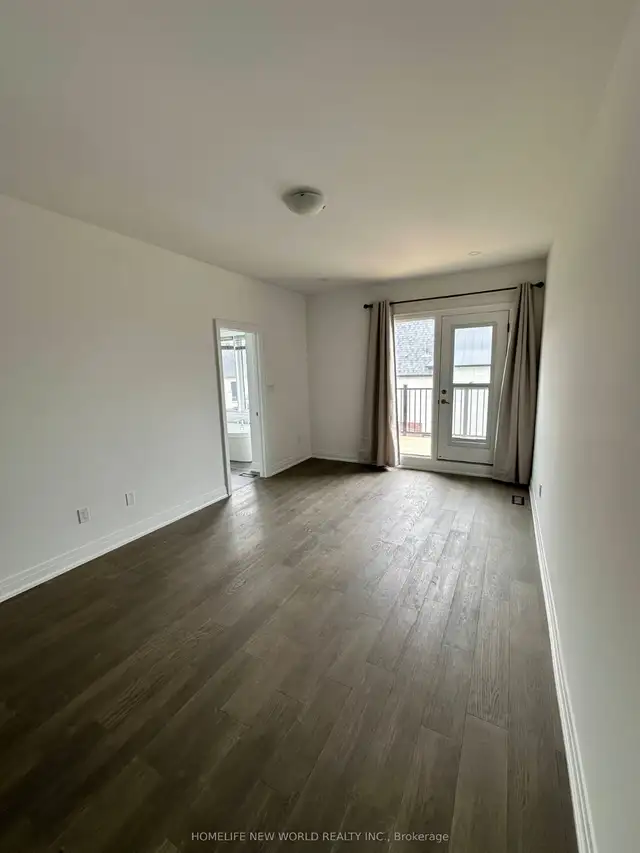 End Unit Townhouse for Rent in Oak Ridges $4000 in Long Term Rentals in Markham / York Region - Image 12