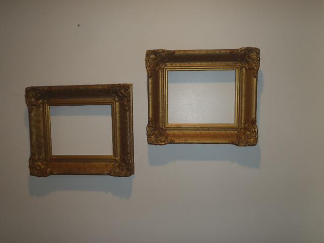 NEW PRICE..5 ANTIQUE ROUND FRAMES & 2 GOLD FRAMES in Home Décor & Accents in Leamington - Image 4