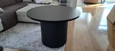 Extendable Black Dining Room Table – Round/Oval – Like New, View more
